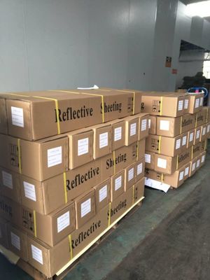 UV Resistant 1 Year Durable Reflective Vinyl Sheeting 1.24/0.62x45.7m With Different Colors